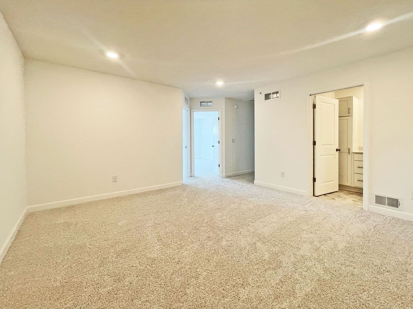 Rosemount Townhome: 15022 Adare Way