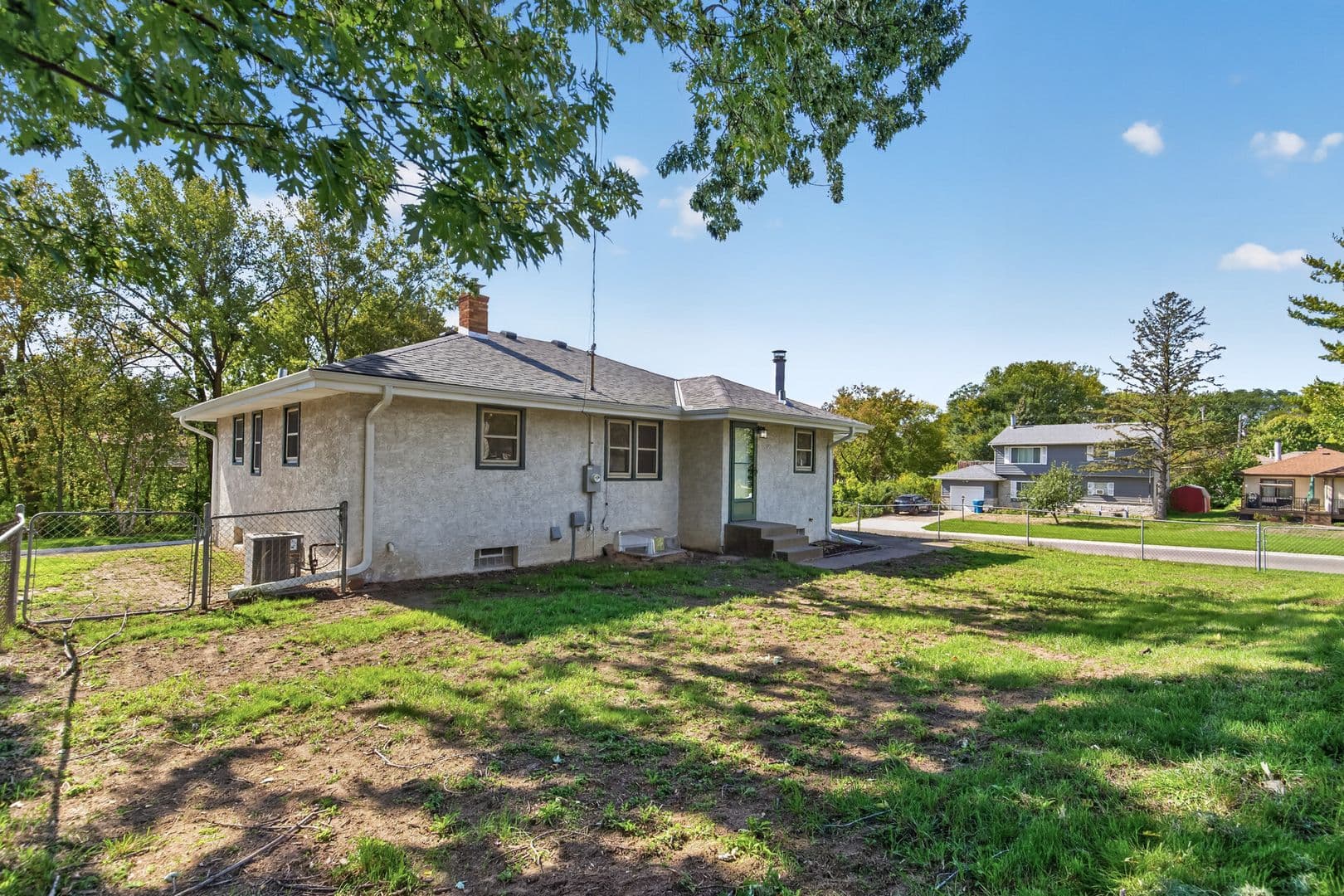 Inver Grove Heights House: 1875 46th St E