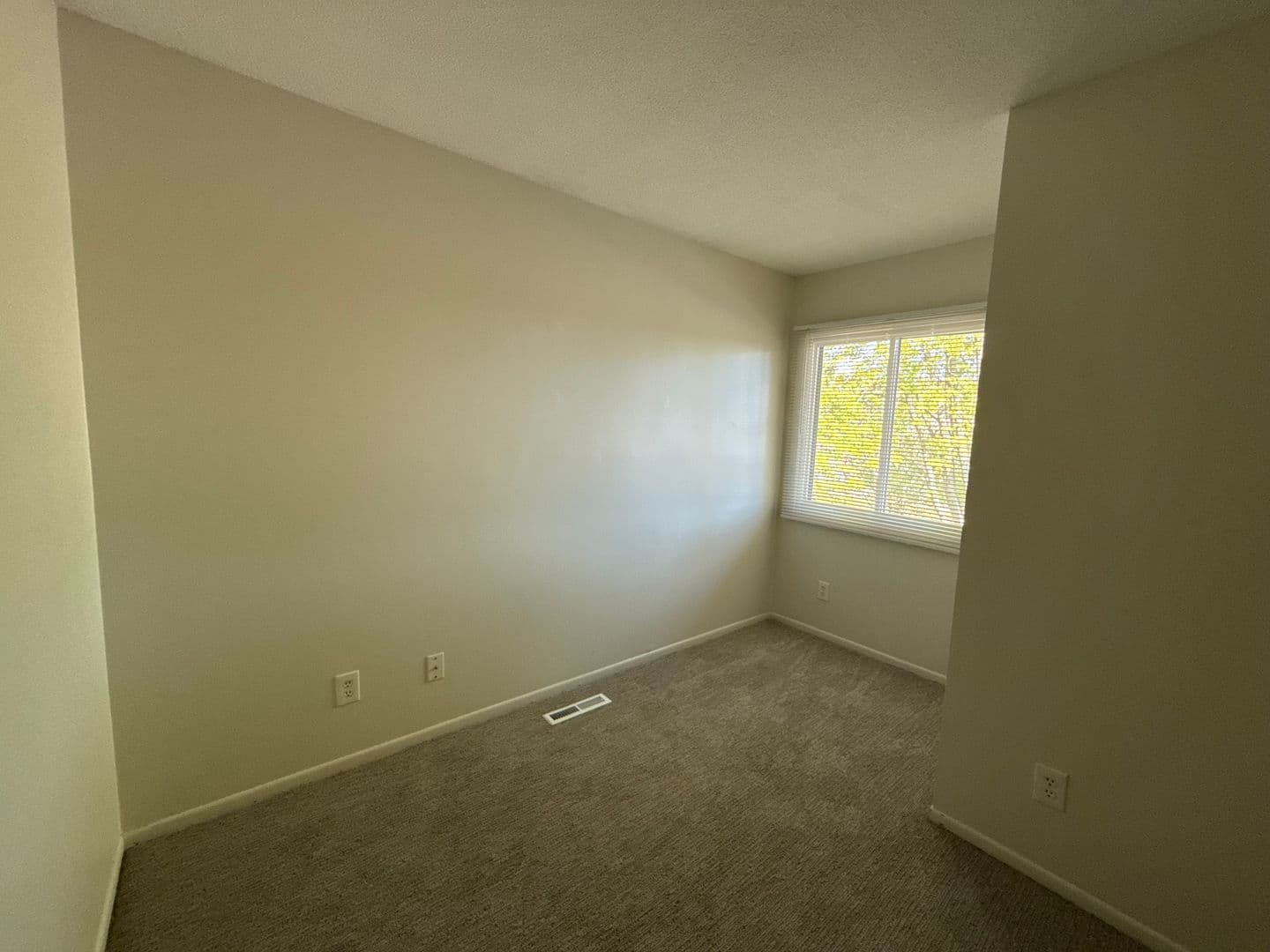 Burnsville House: 14000 Park Ave