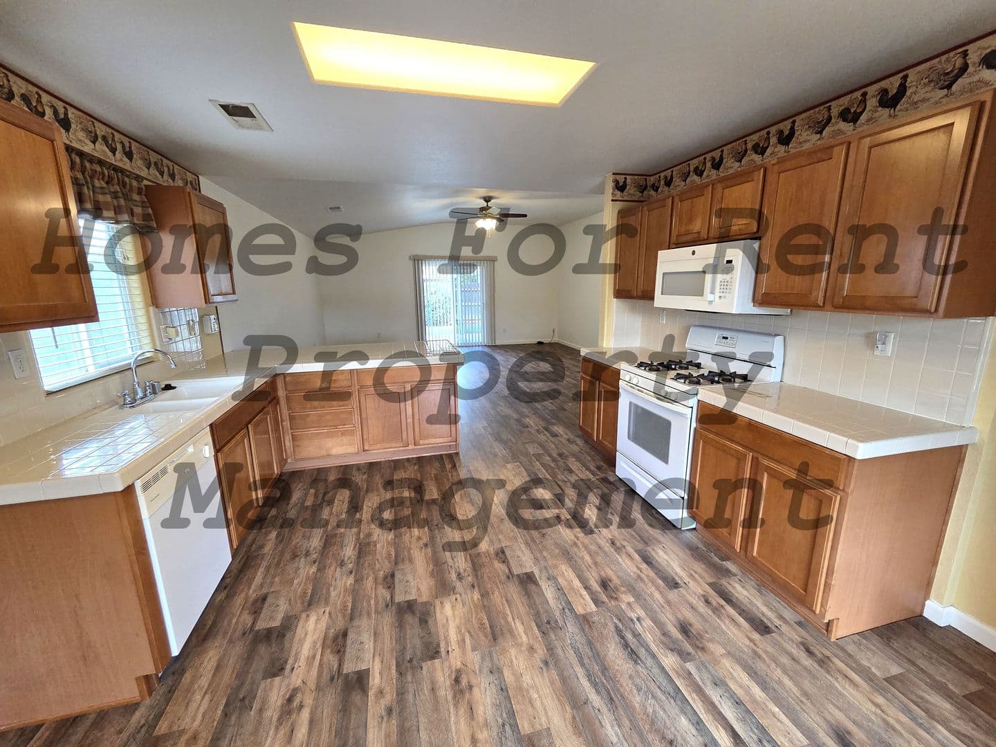 Porterville House: 1914 Pioneer Ave