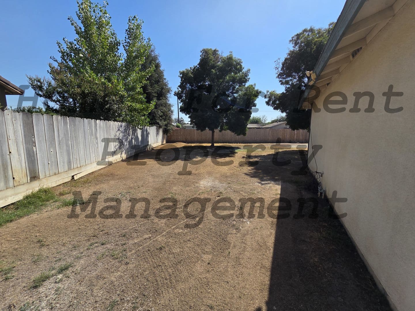Porterville House: 711 Sandra Ln