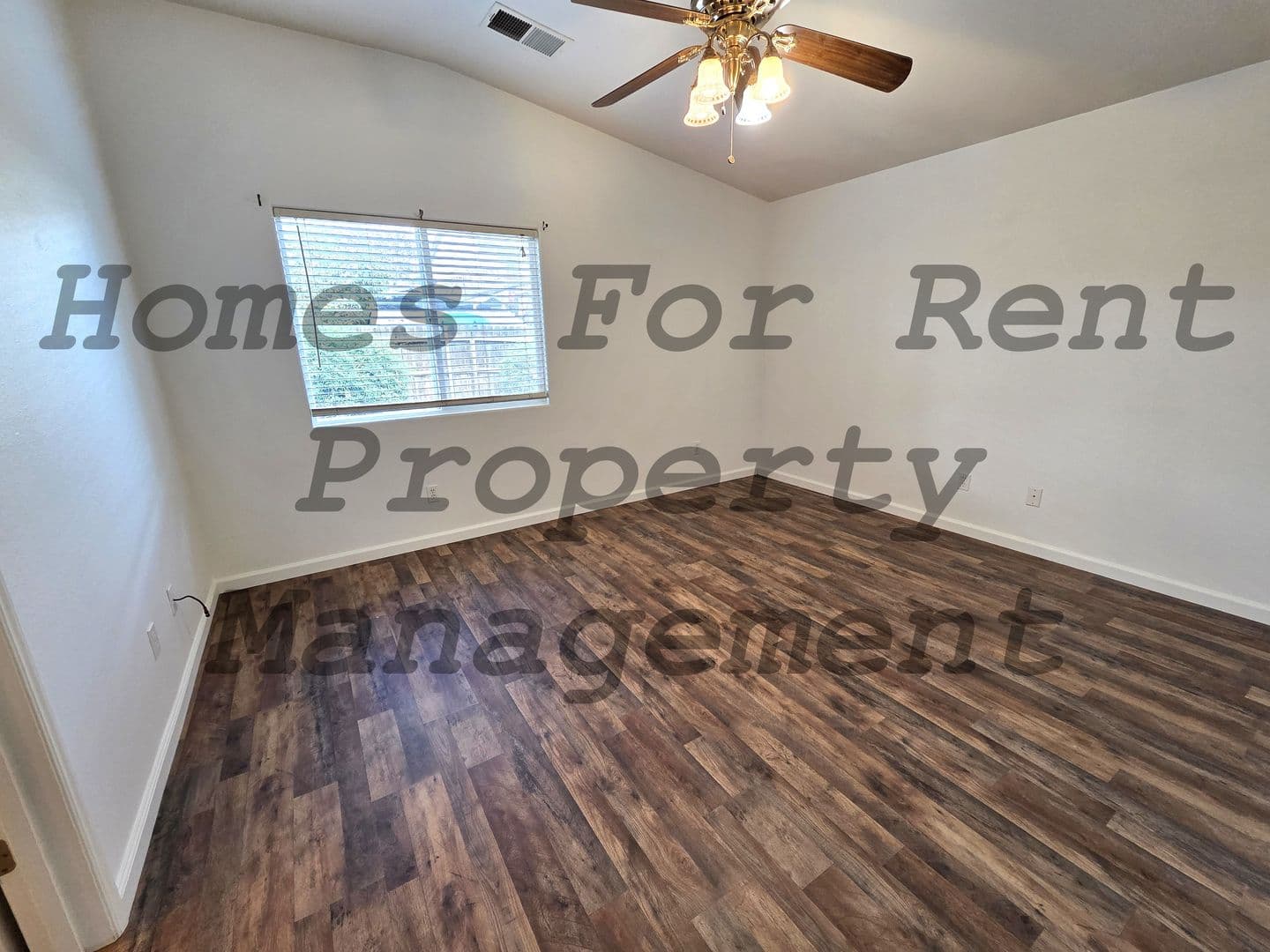 Porterville House: 1914 Pioneer Ave