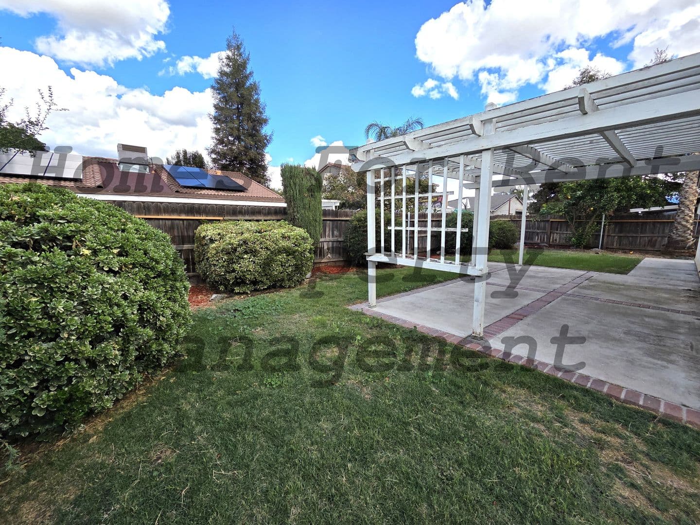 Porterville House: 1914 Pioneer Ave