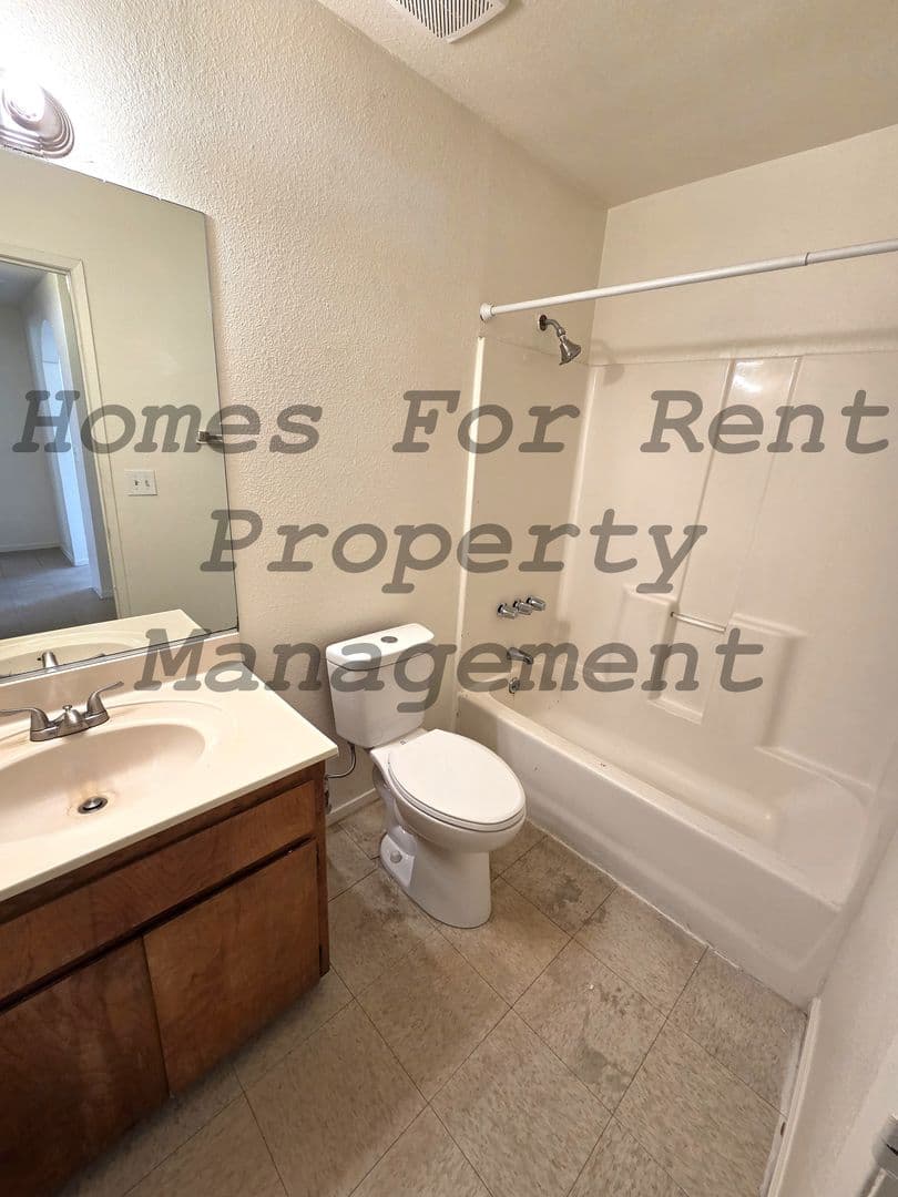 Porterville Apartment: 1719 W. Putnam Ave