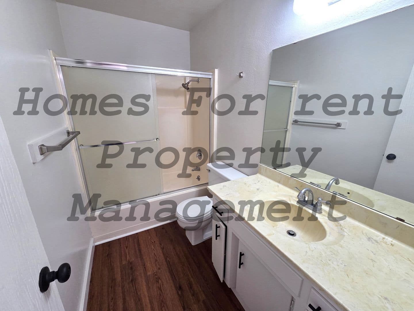 Porterville Apartment: 233 N. E St. #1-3