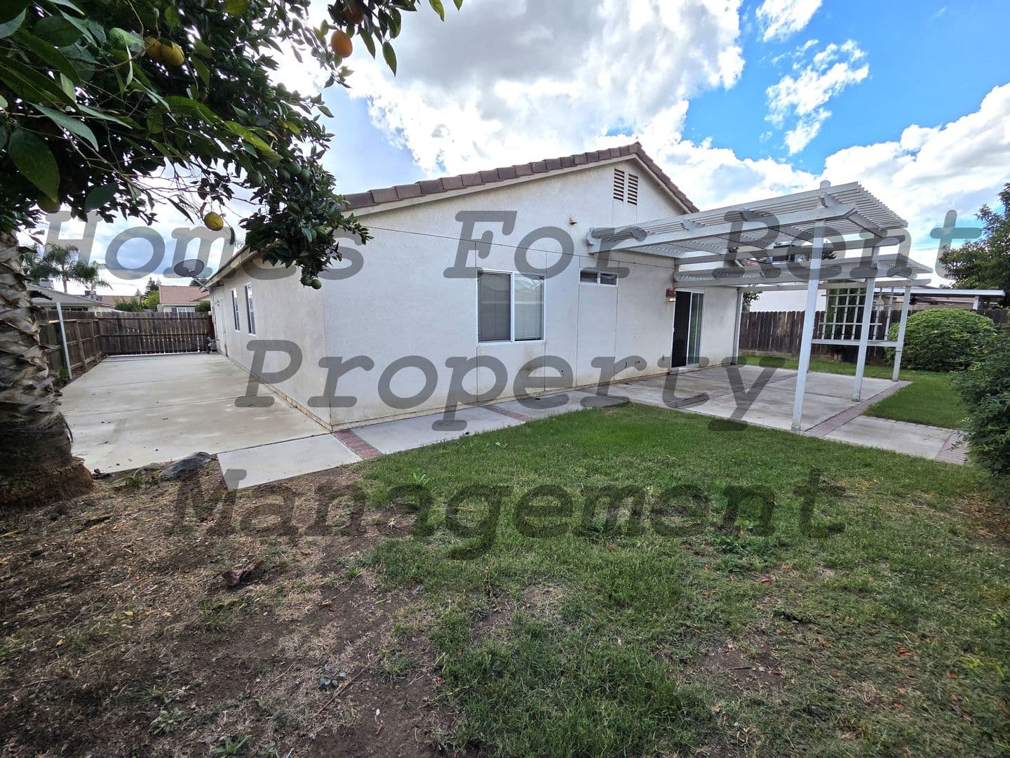 Porterville House: 1914 Pioneer Ave