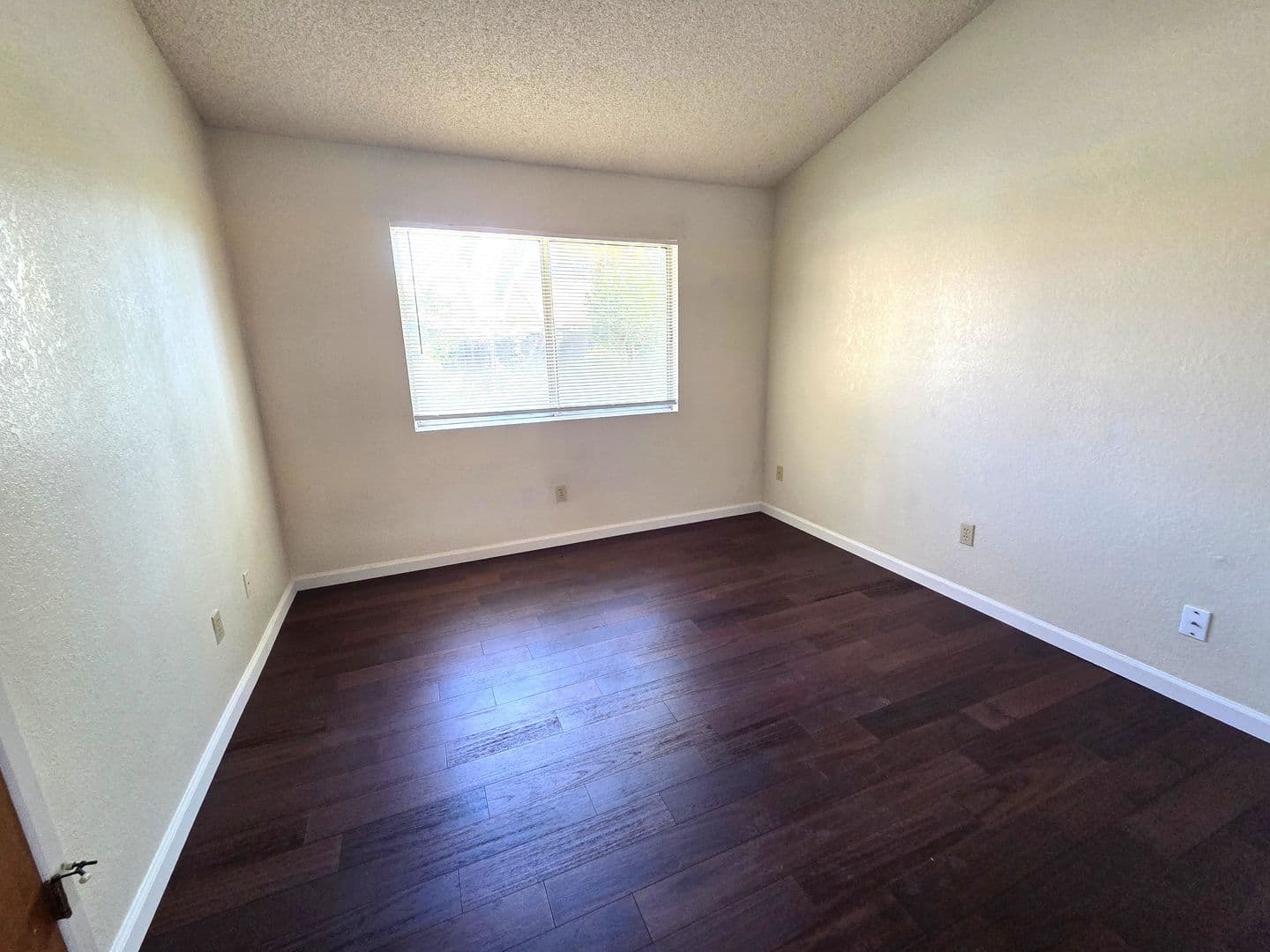 Porterville House: 550 Black Oak Ave