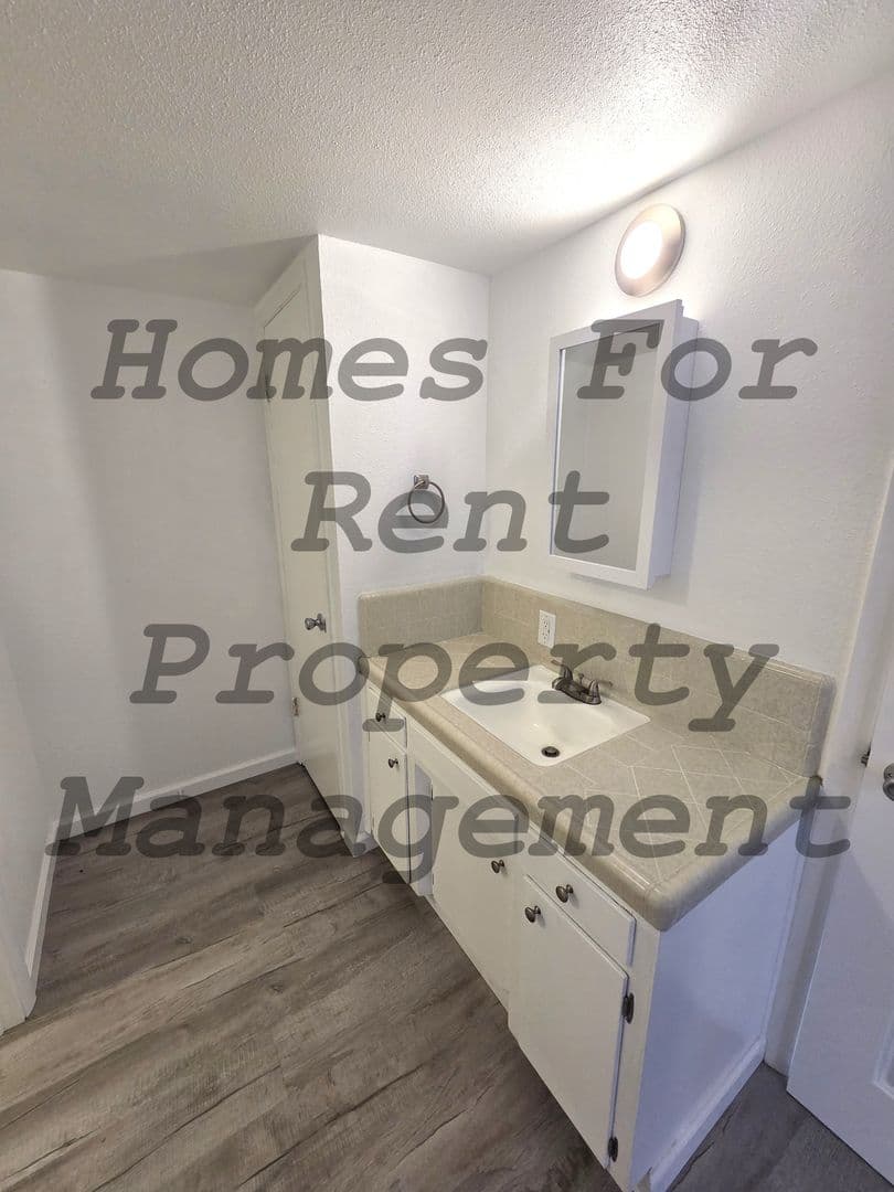 Porterville Apartment: 332 N. 2nd St