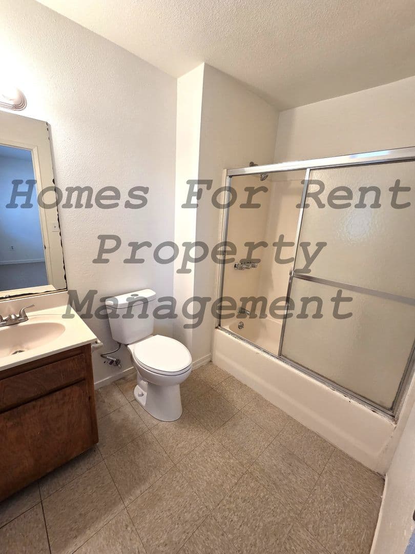 Porterville Apartment: 1719 W. Putnam Ave