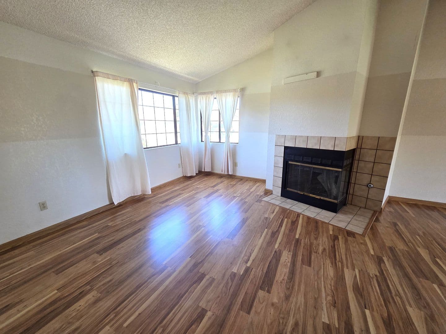 Porterville House: 550 Black Oak Ave