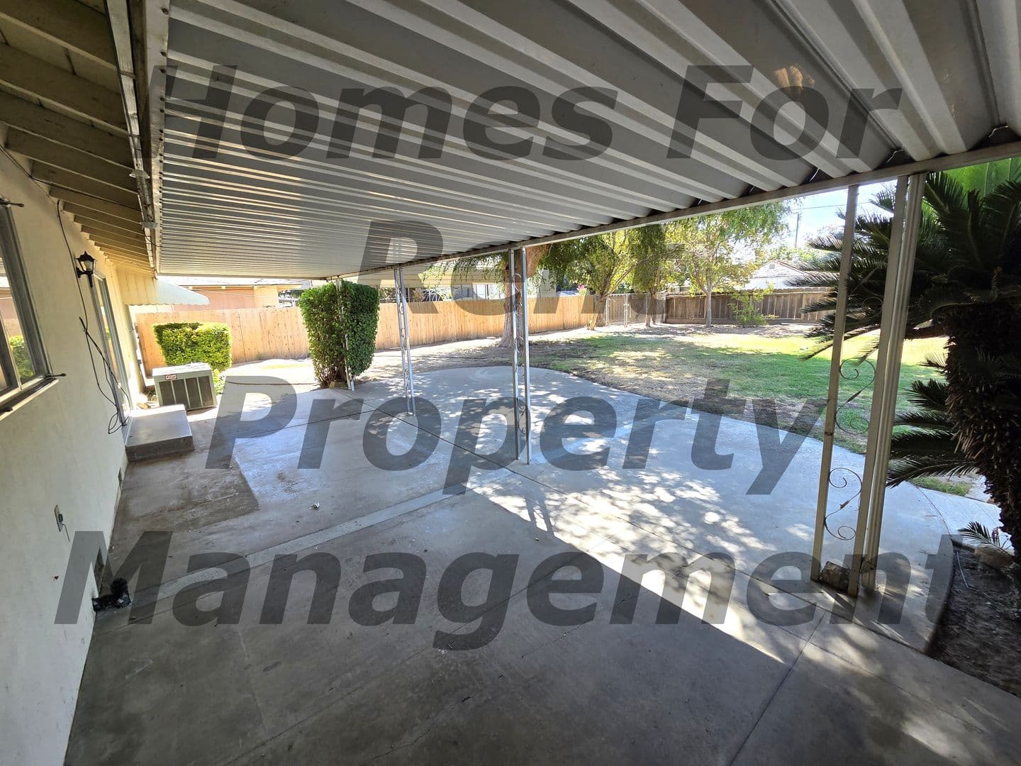 Porterville House: 669 W. Kanai Ave.