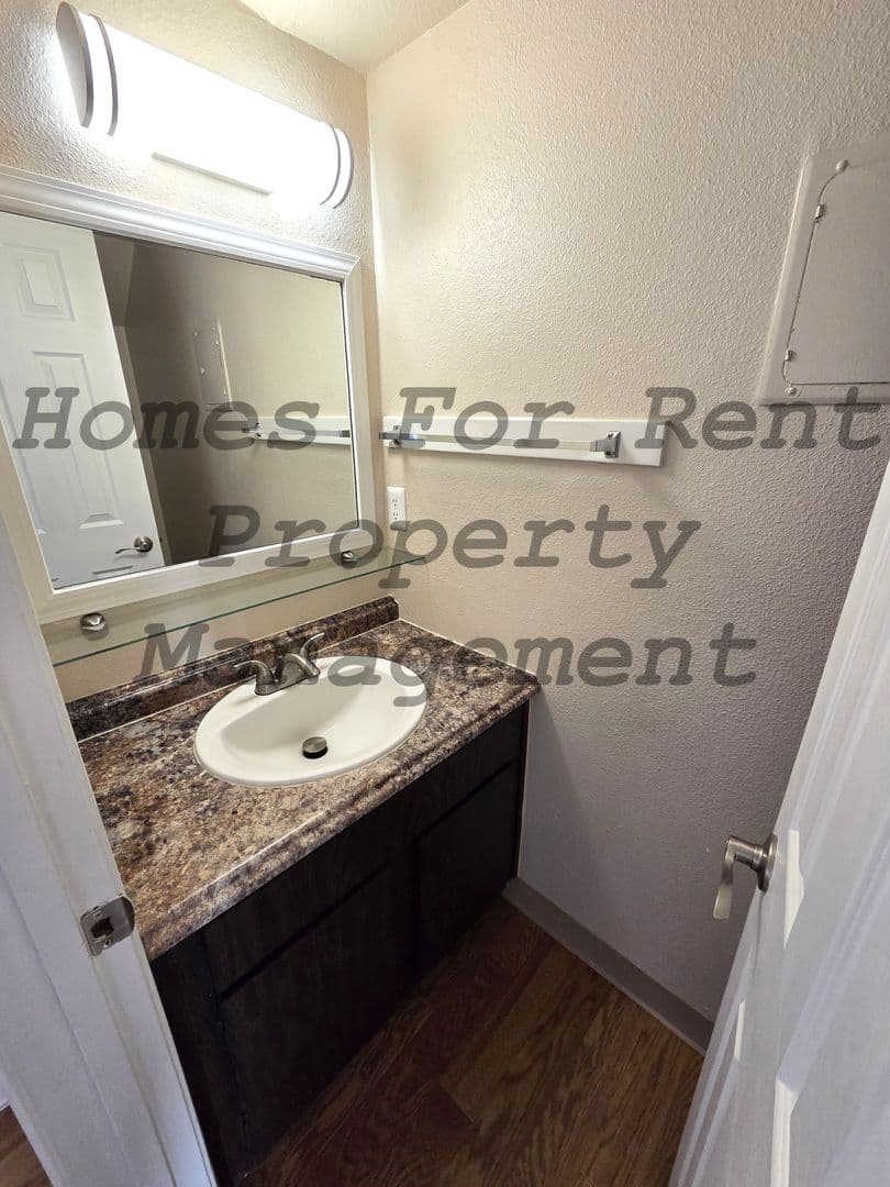 Porterville Apartment: 333 N. Indiana St.