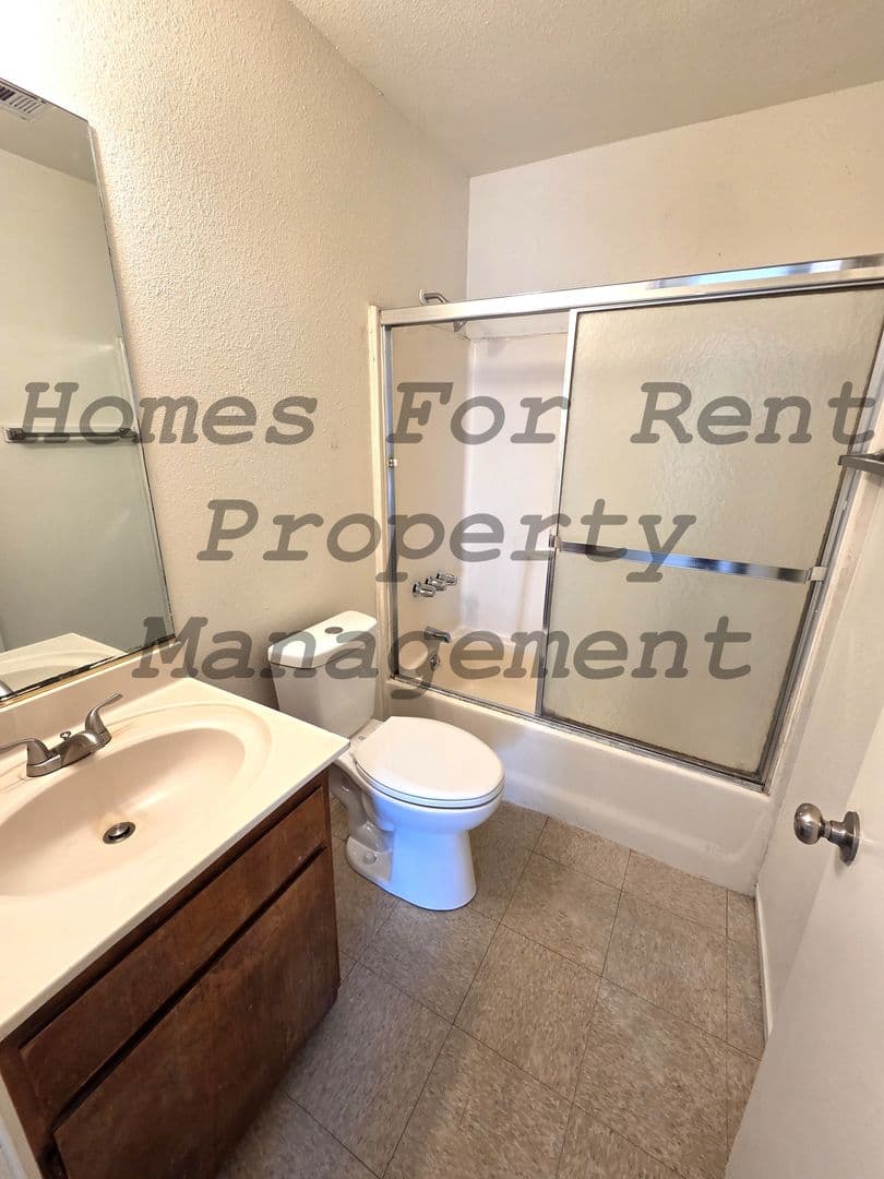 Porterville Apartment: 1719 W. Putnam Ave