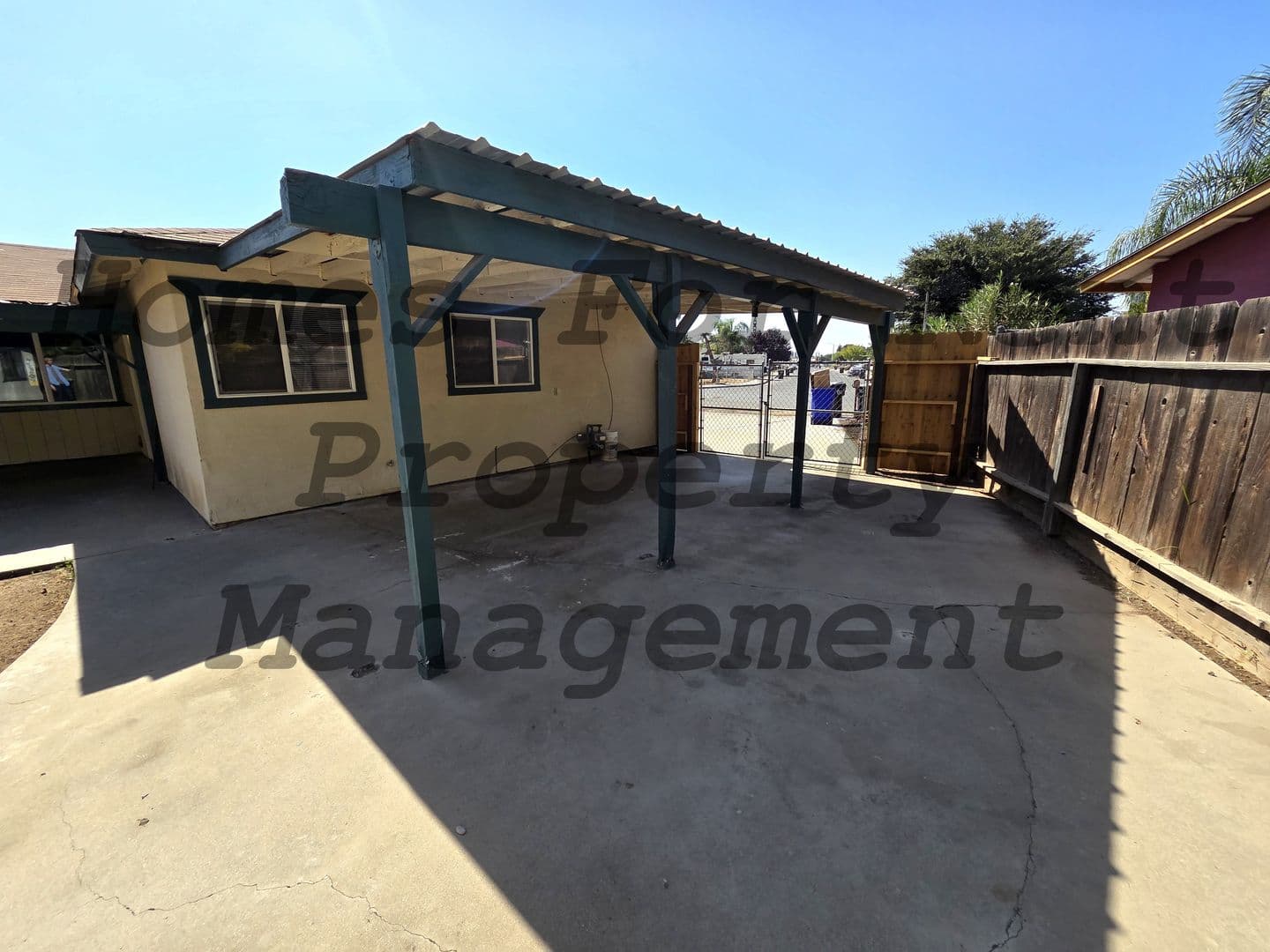 Porterville House: 711 Sandra Ln