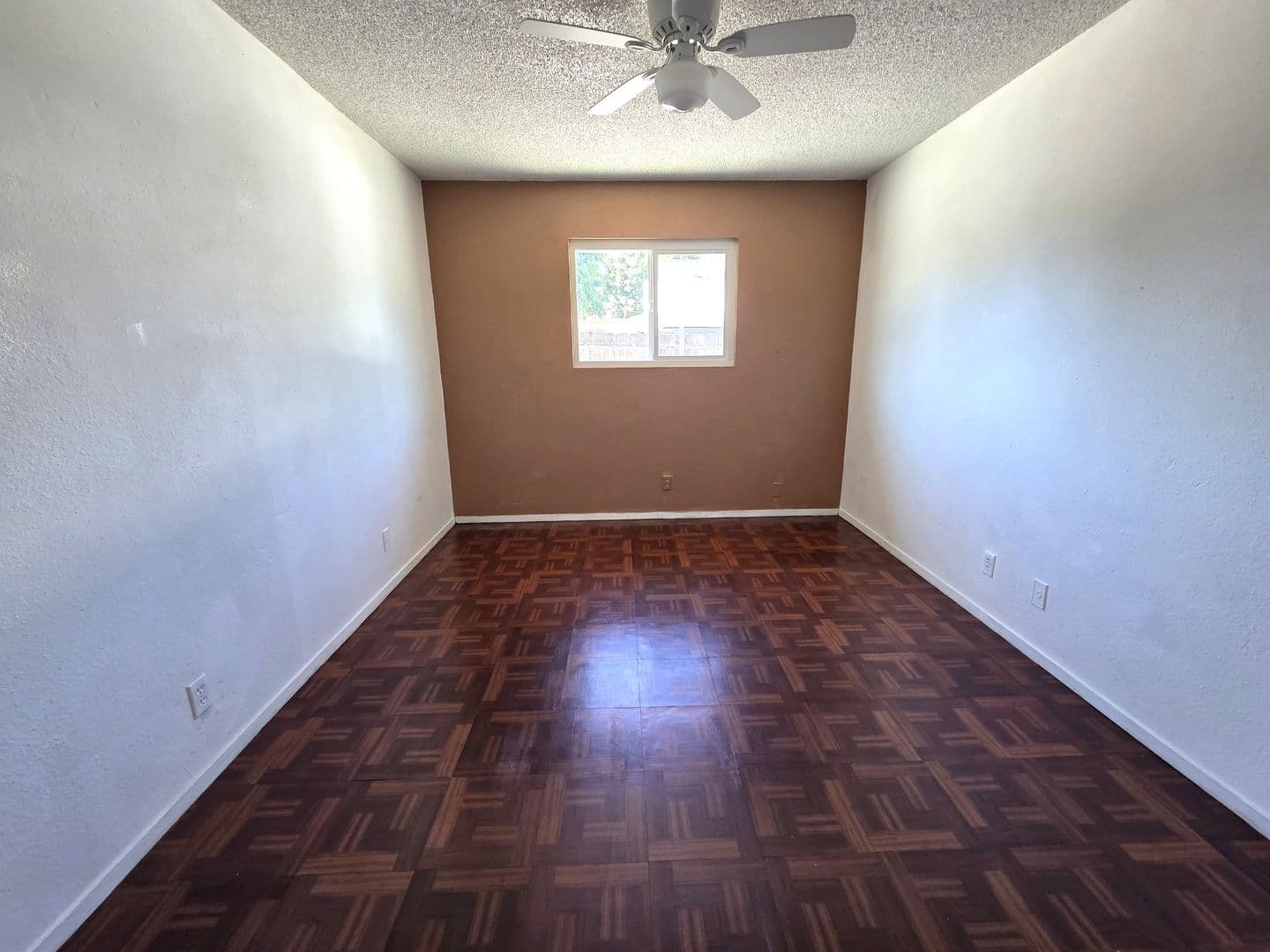 Lindsay Apartment: 460 N. Elmwood Ave