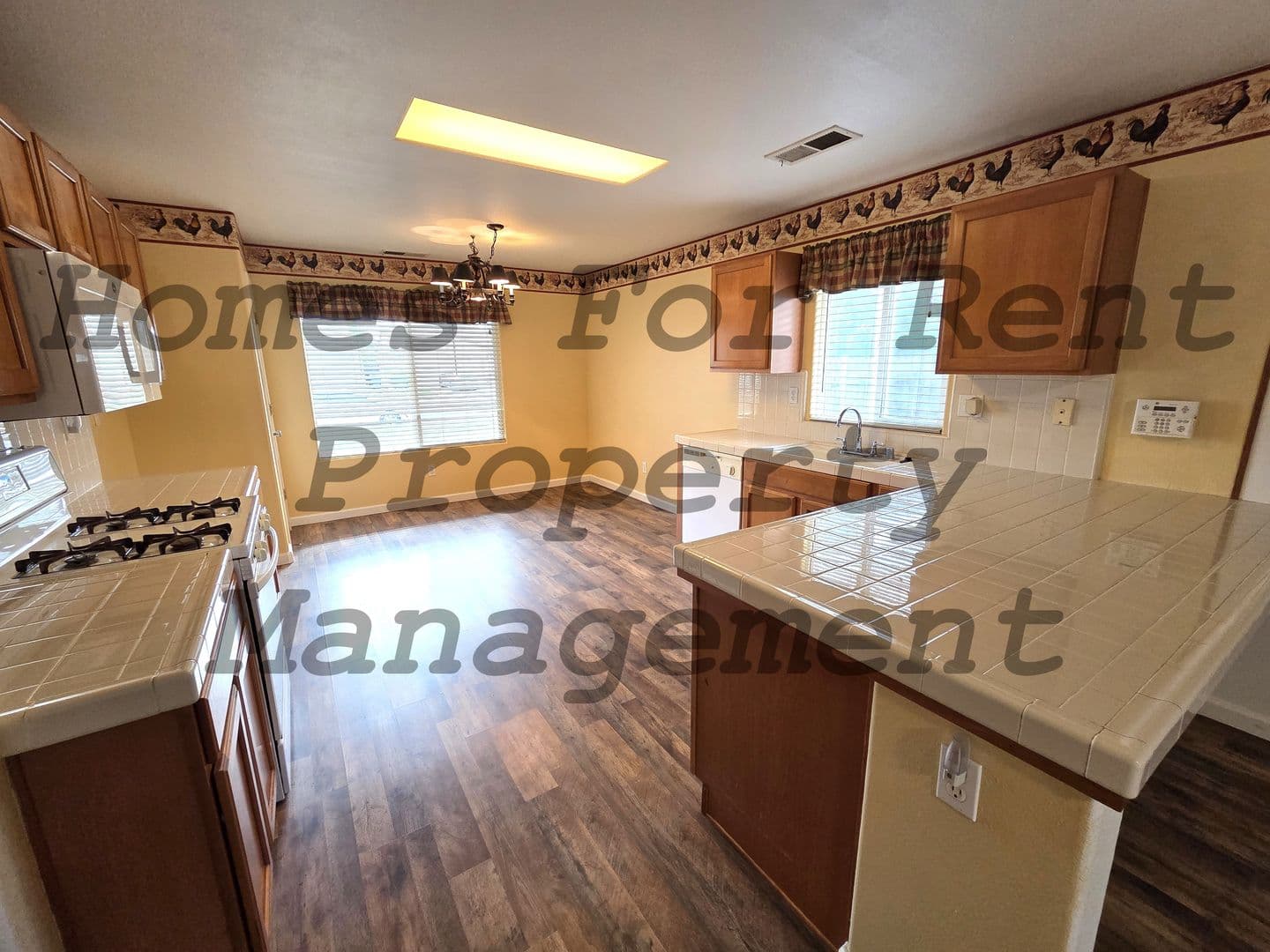 Porterville House: 1914 Pioneer Ave
