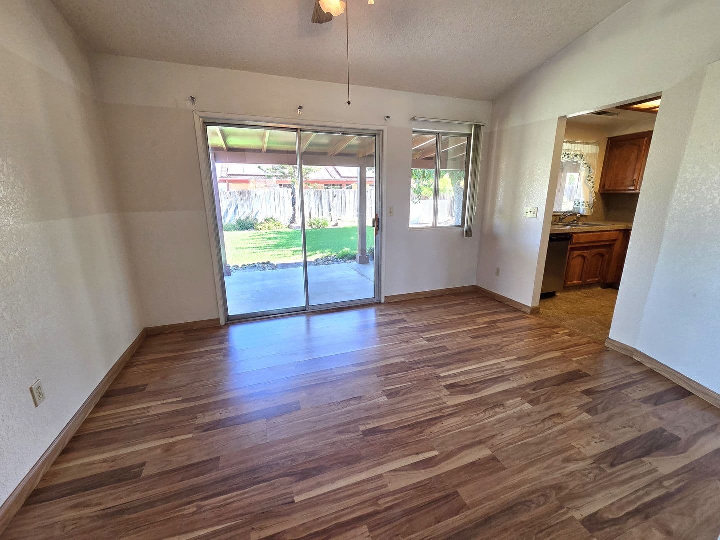 Porterville House: 550 Black Oak Ave