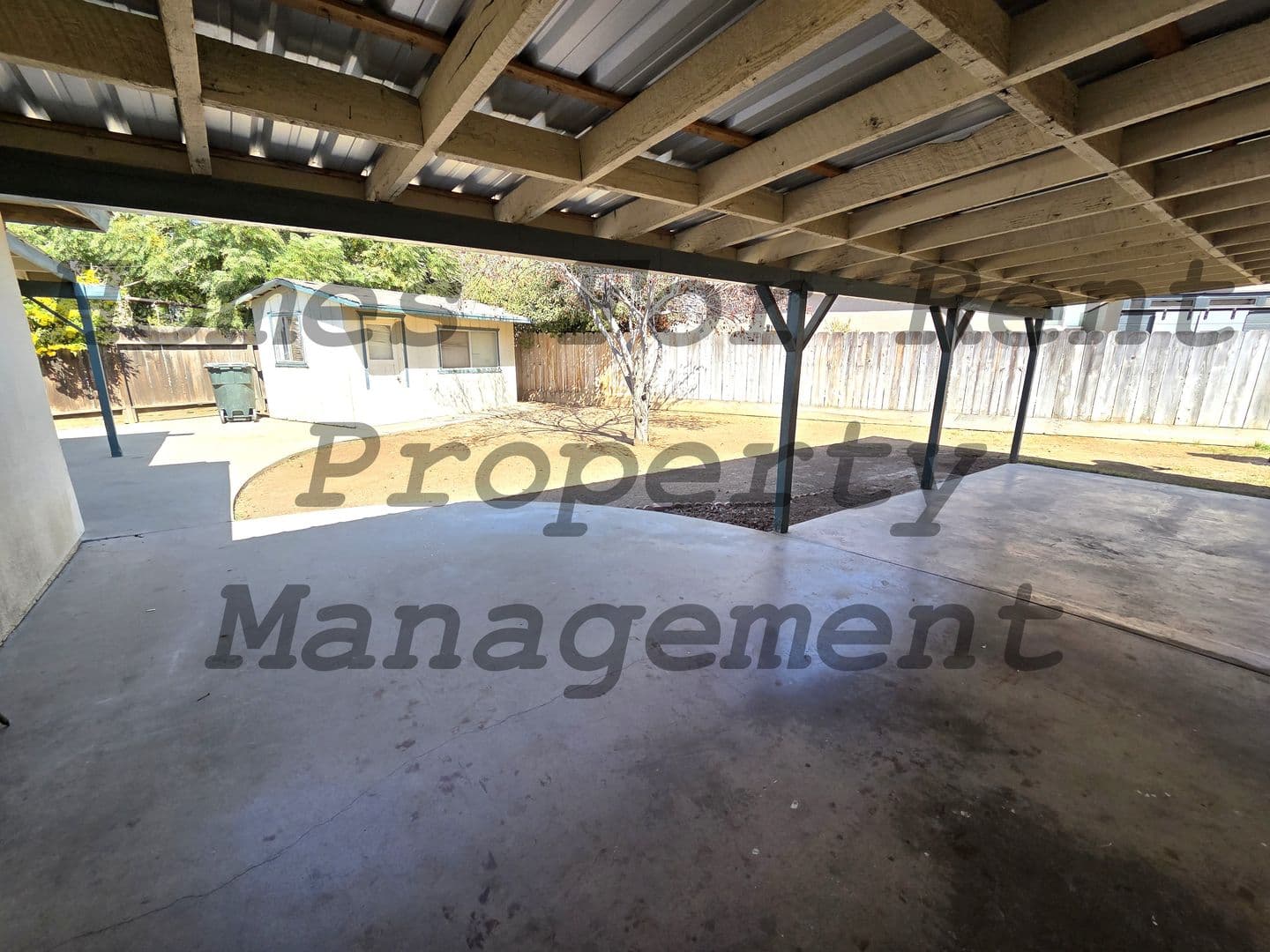 Porterville House: 711 Sandra Ln