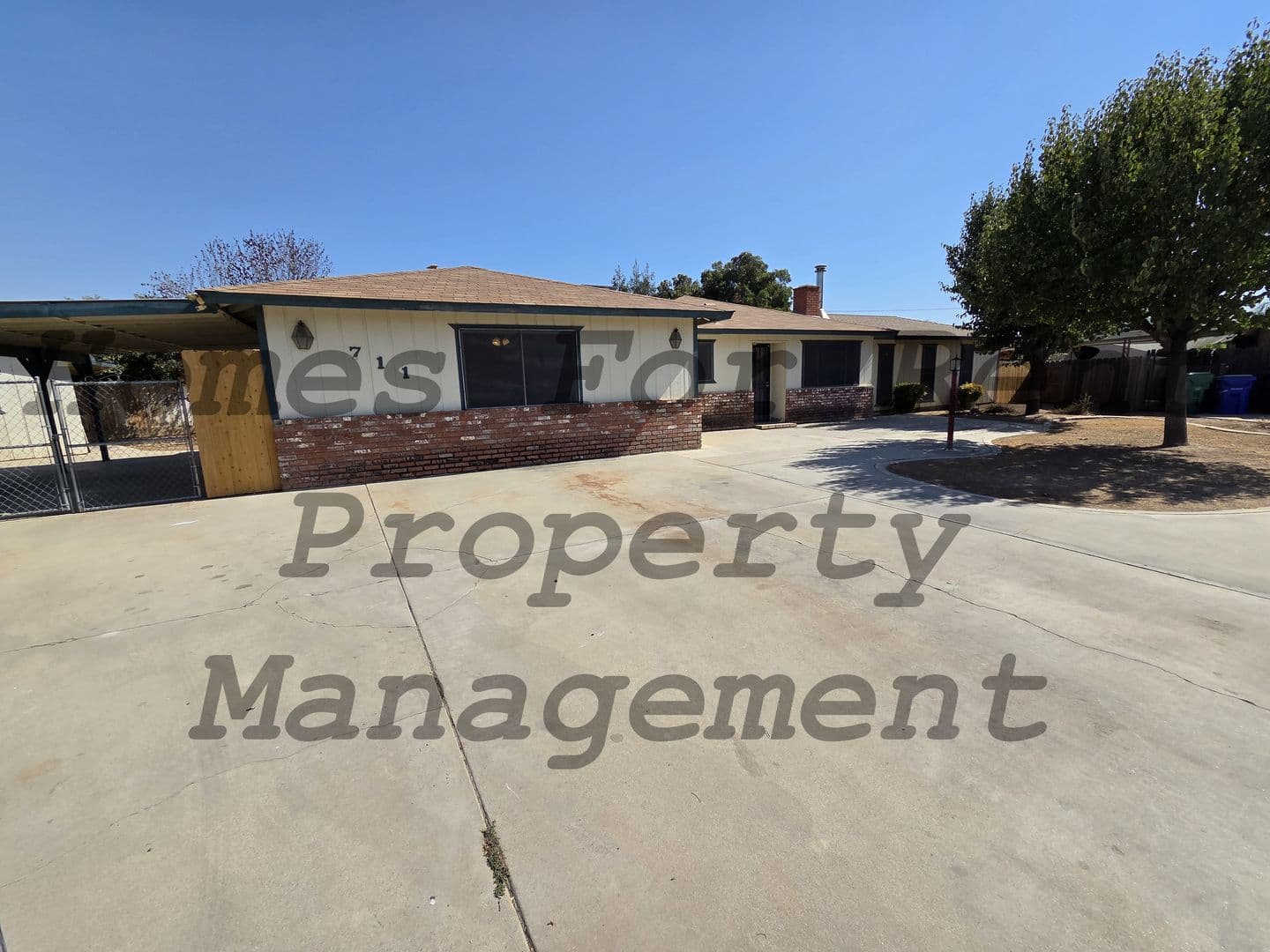 Porterville House: 711 Sandra Ln