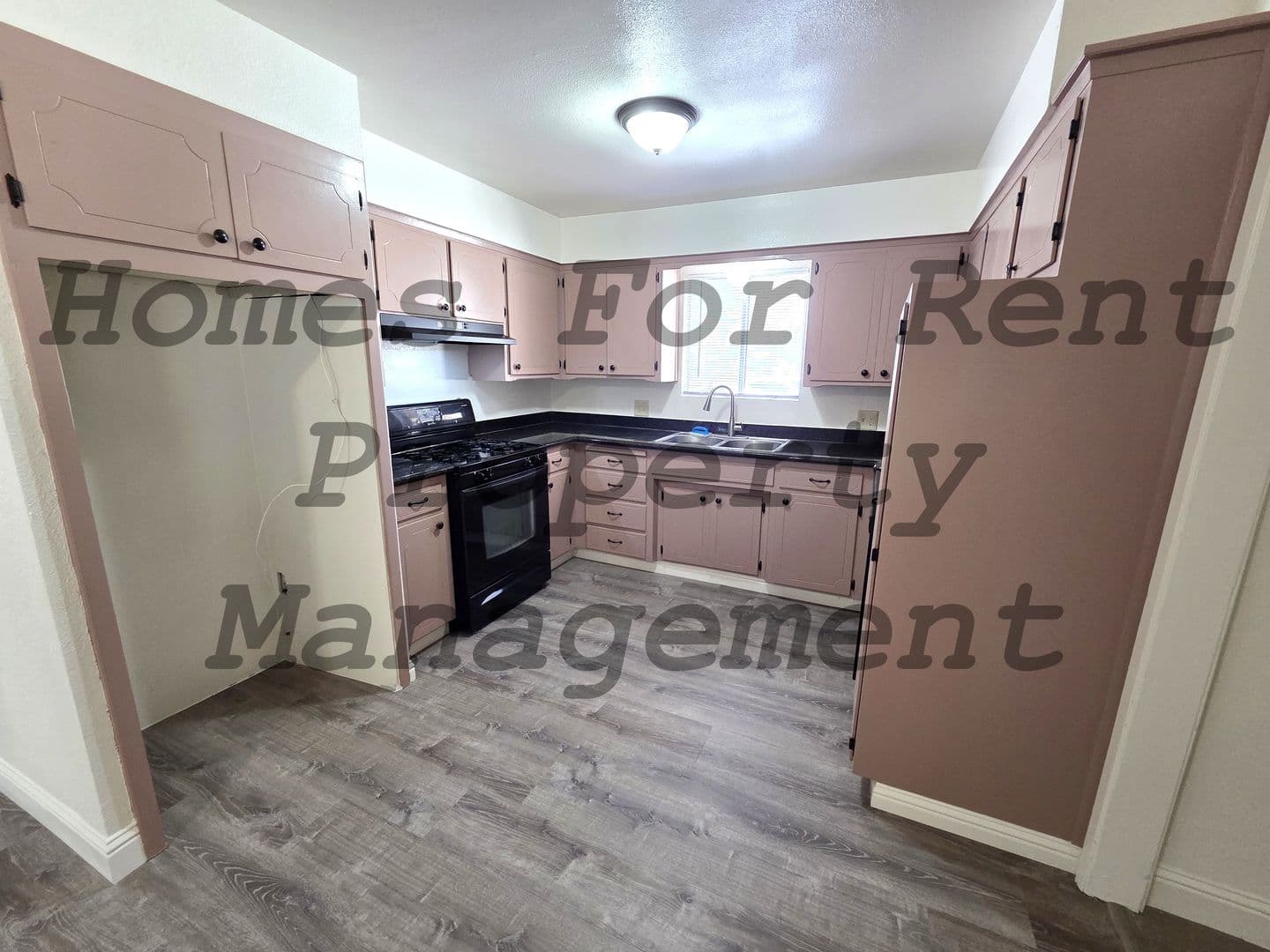 Porterville House: 711 Sandra Ln
