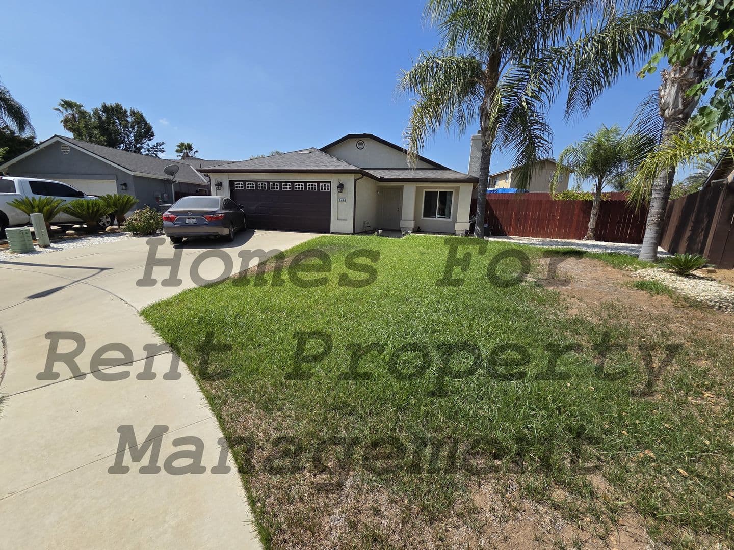 Woodlake House: 541 Willow St
