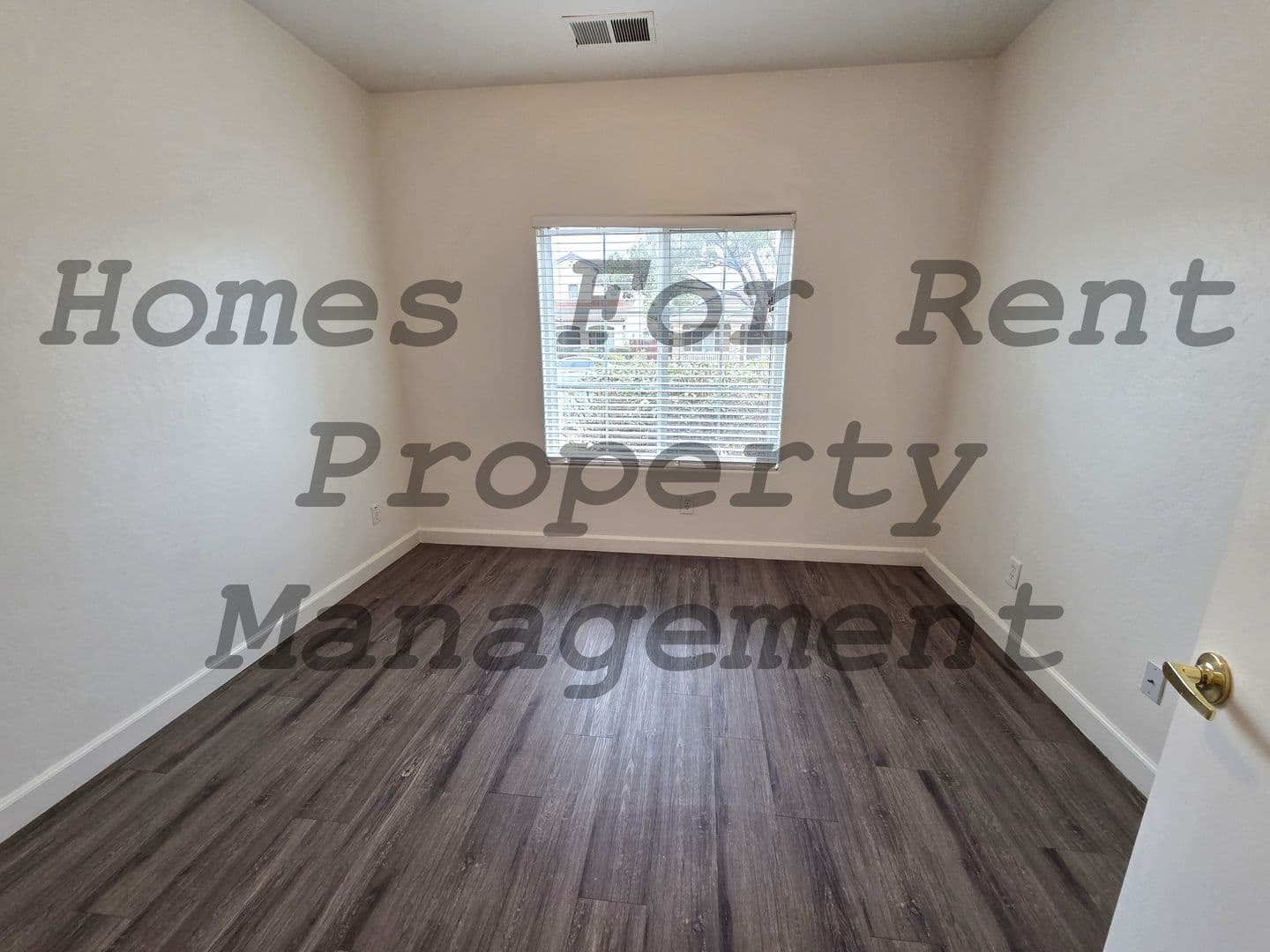 Fresno House: 6053 E. Cortland Ave