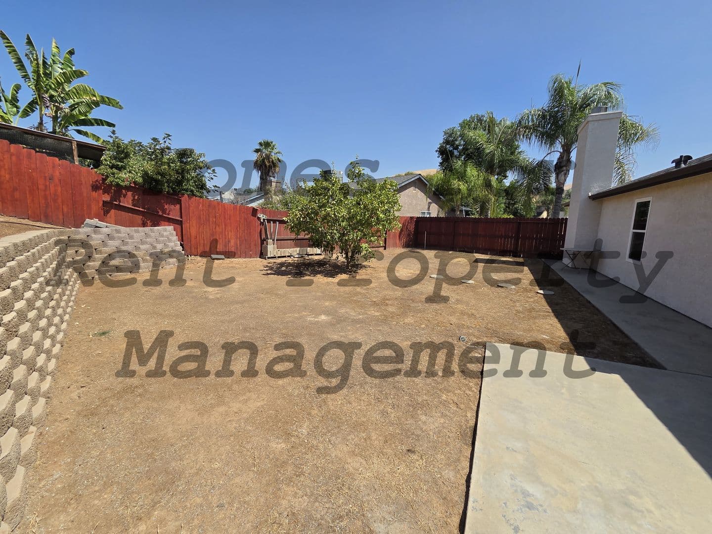 Woodlake House: 541 Willow St
