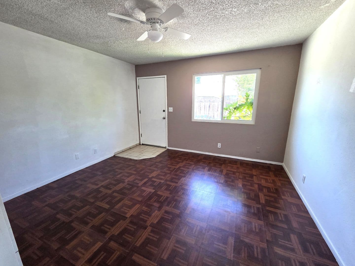 Lindsay Apartment: 460 N. Elmwood Ave