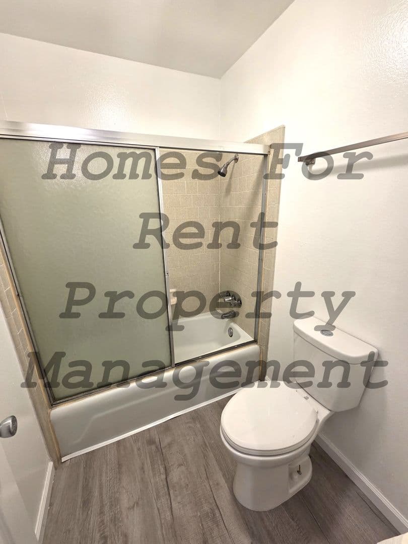 Porterville Apartment: 332 N. 2nd St