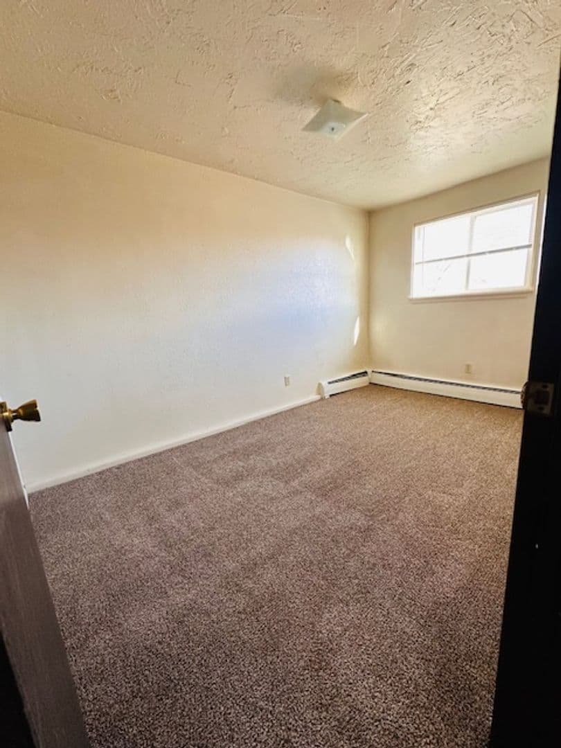 Green River Apartment: 185 F Monroe Ave