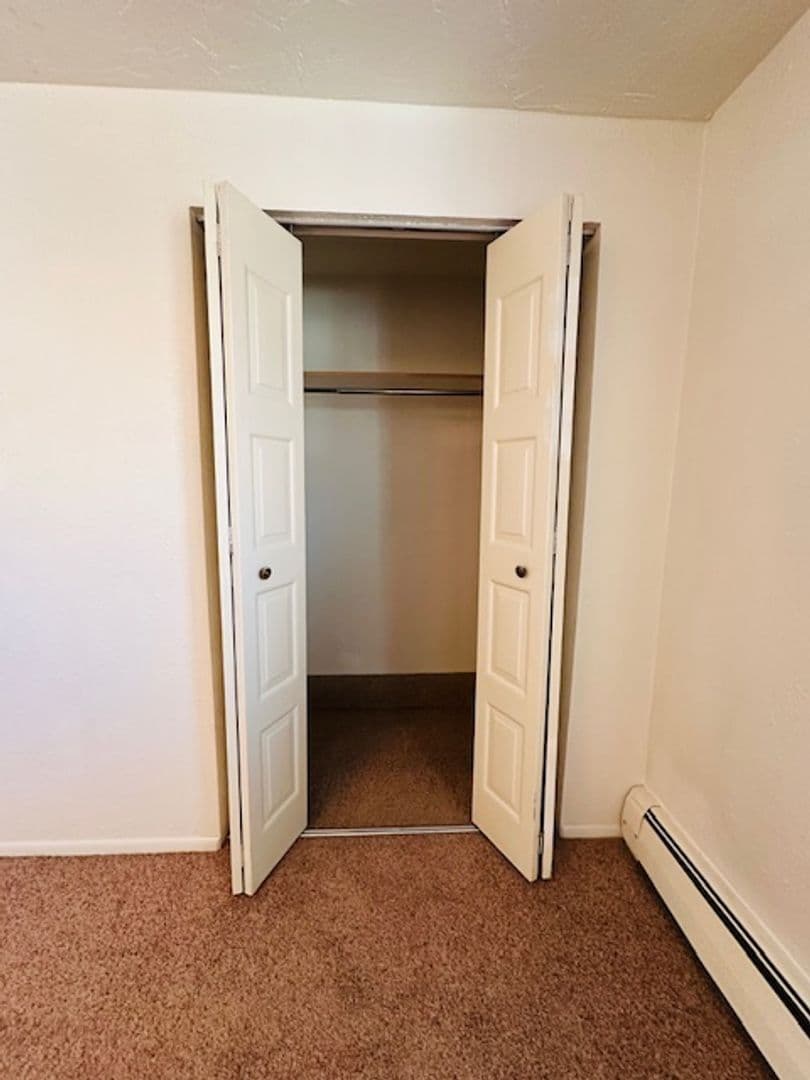 Green River Apartment: 185 E Monroe Ave