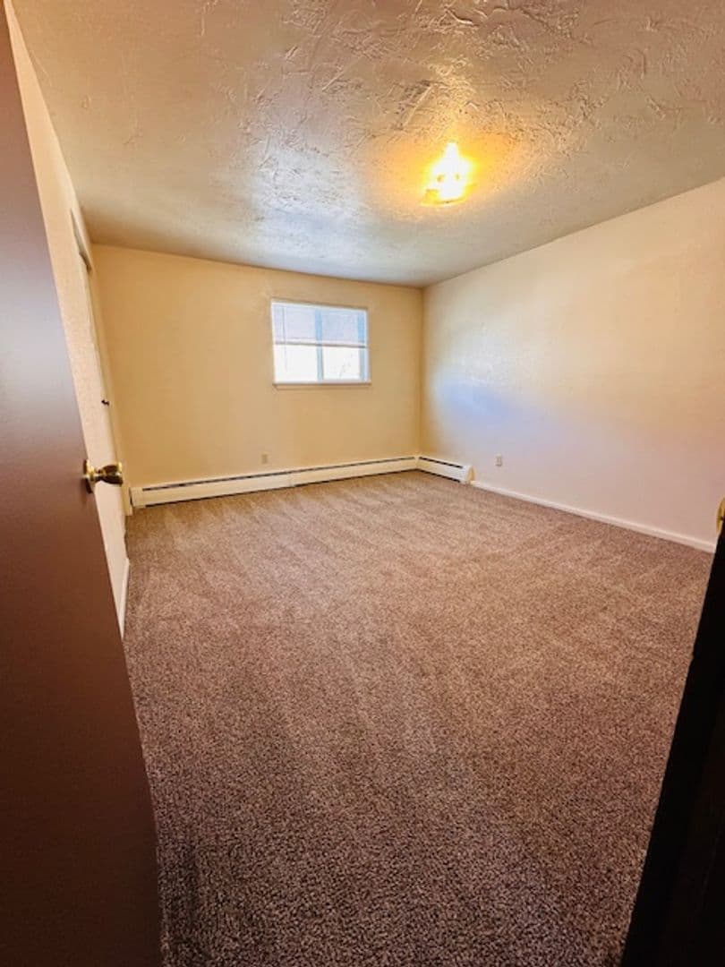 Green River Apartment: 185 F Monroe Ave