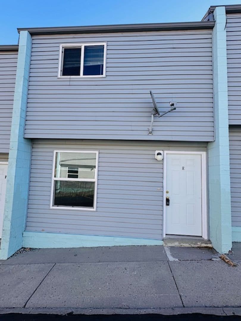 Green River Apartment: 185 E Monroe Ave
