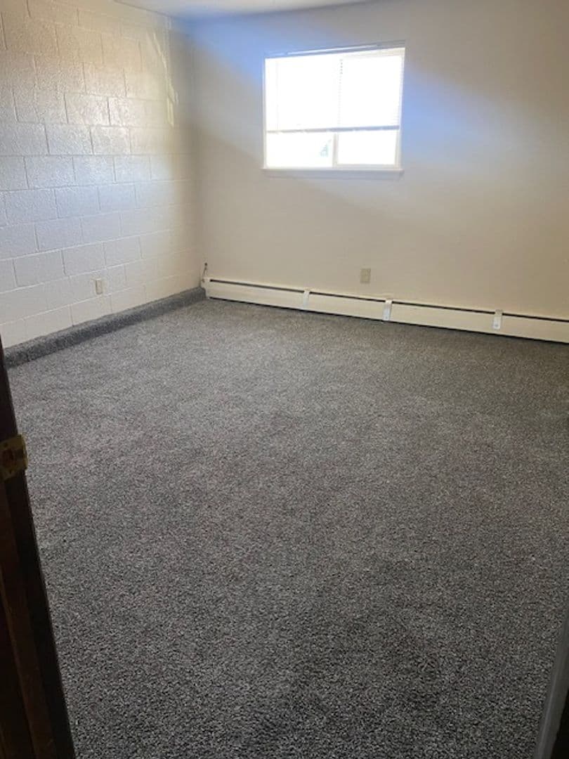 Green River Apartment: 165 F Monroe Ave