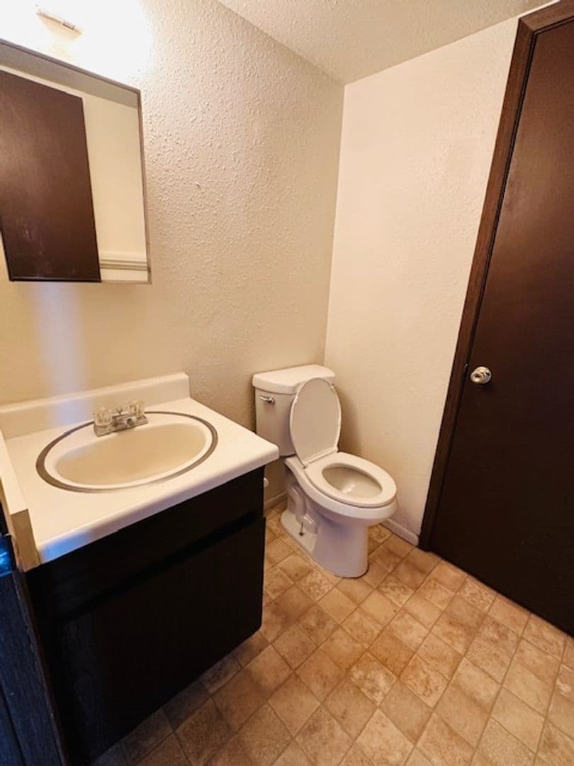 Green River Apartment: 185 E Monroe Ave
