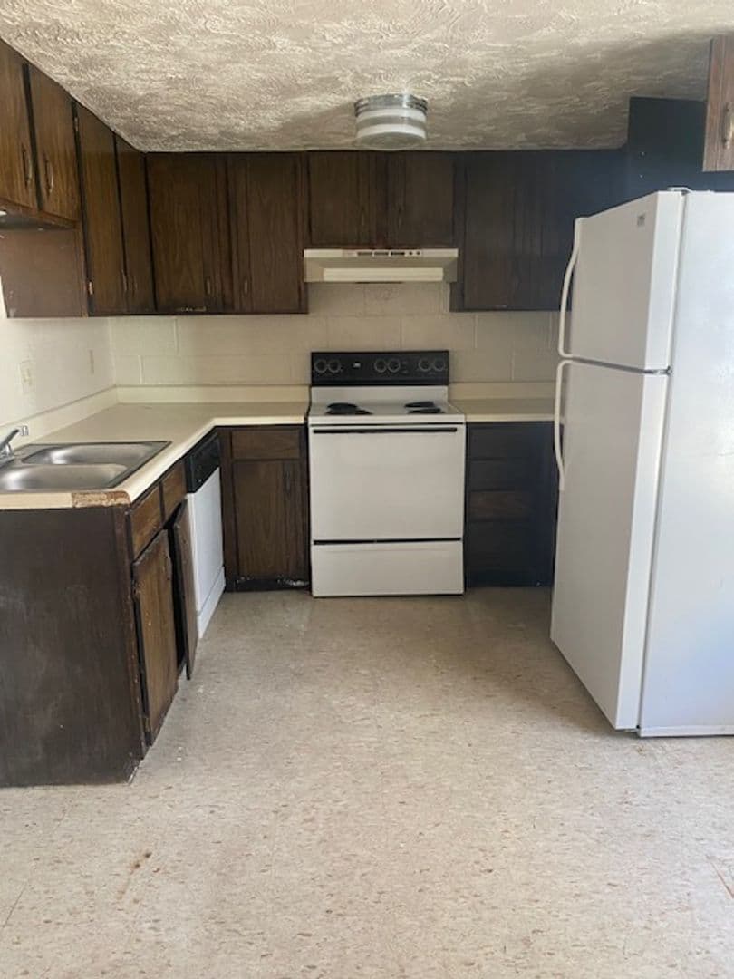 Green River Apartment: 165 F Monroe Ave
