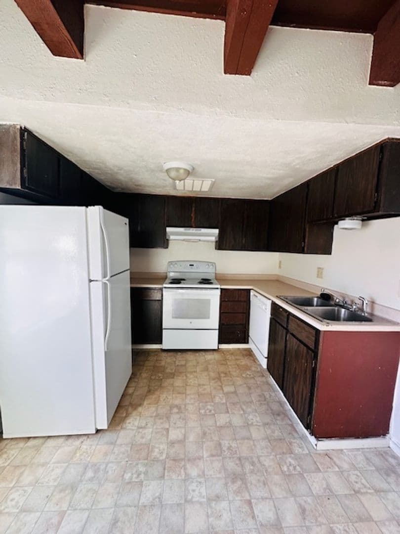 Green River Apartment: 185 E Monroe Ave