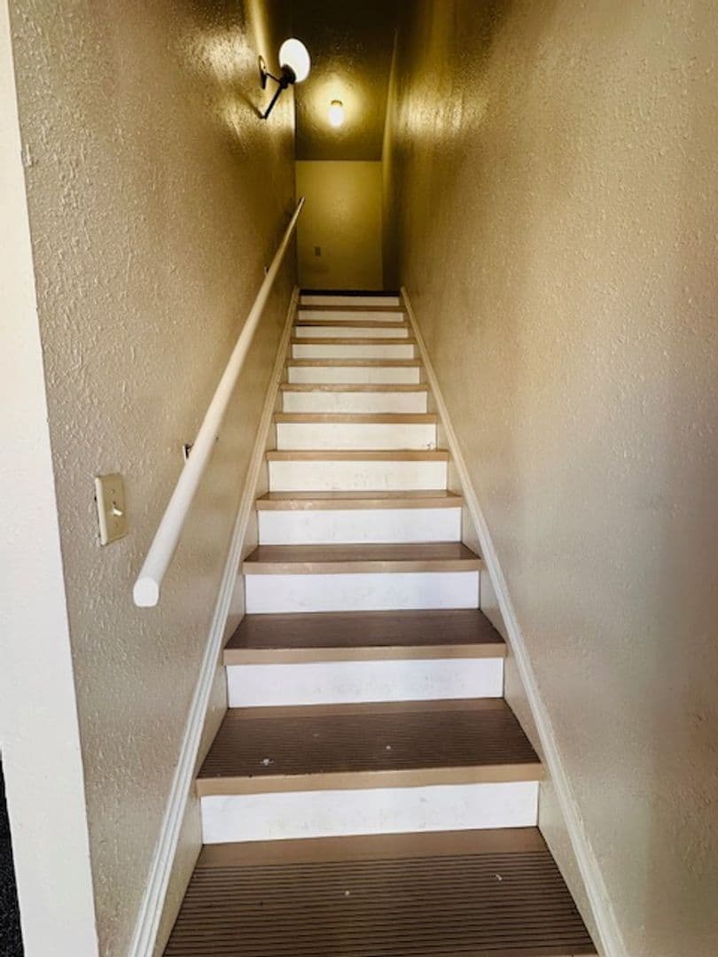 Green River Apartment: 185 F Monroe Ave