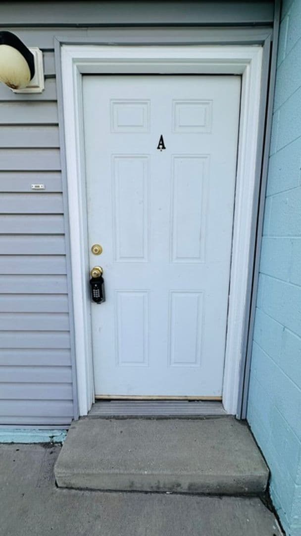 Green River Apartment: 135 A Monroe Ave