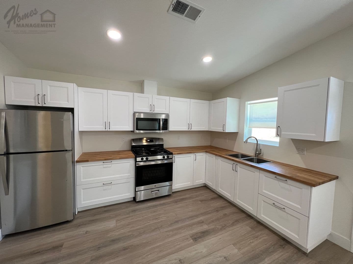 San Marcos Multiplex: 790-792 N Alda Dr
