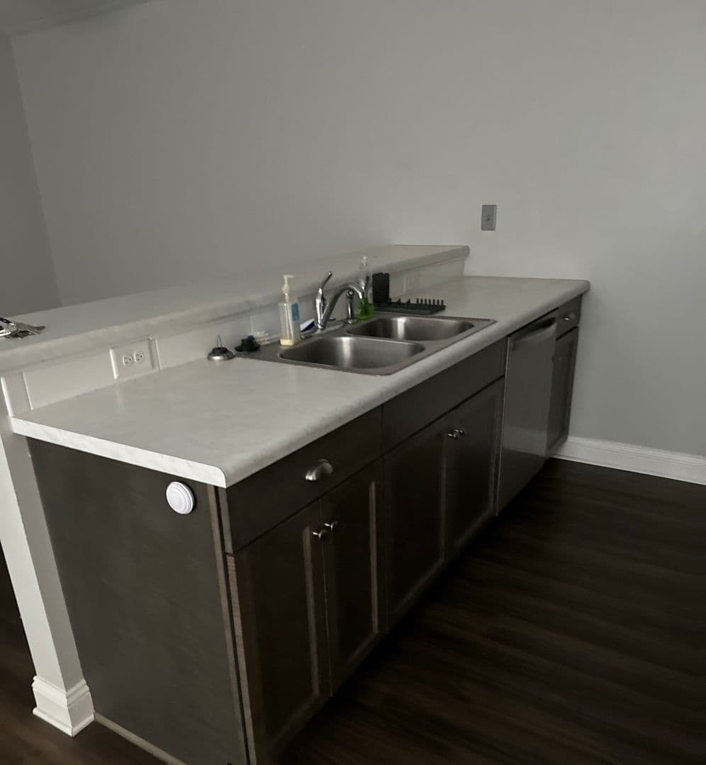Clinton Apartment: 103 East Main St.