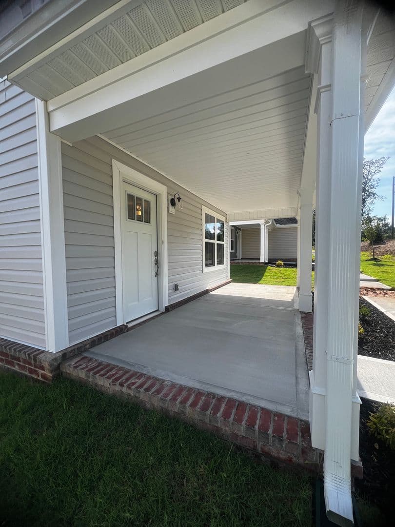 Taylors House: 202 Samson Trail