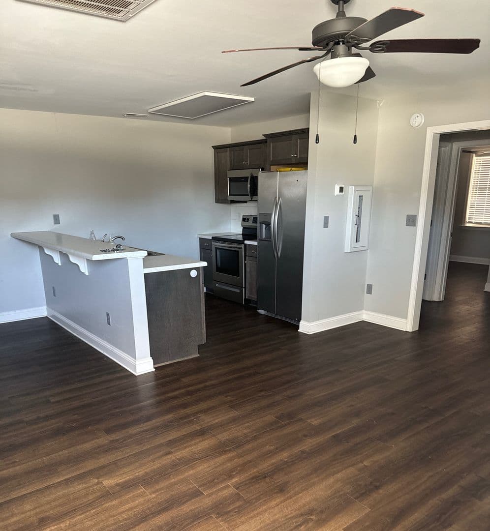 Clinton Apartment: 103 East Main St.