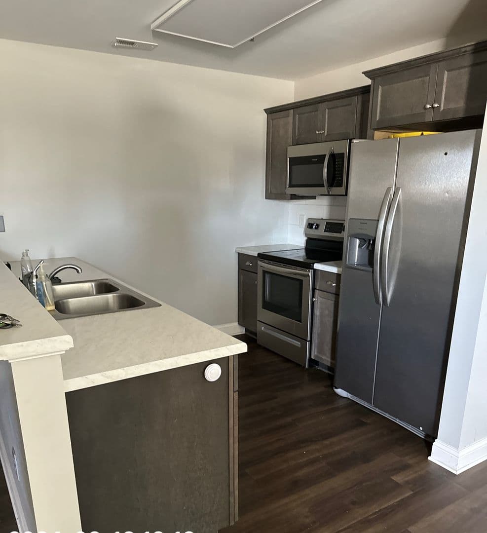 Clinton Apartment: 103 East Main St.