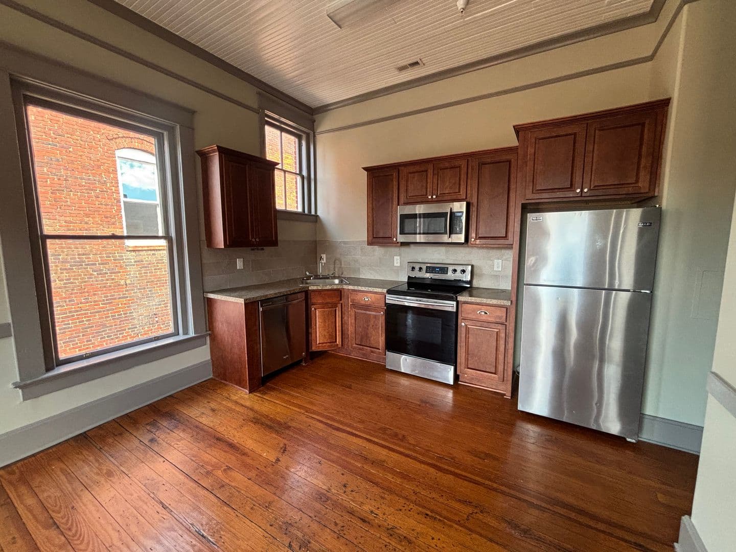 Clinton Apartment: 106 N Broad Street