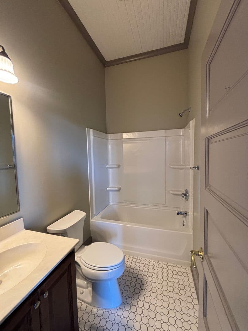 Clinton Apartment: 106 N Broad Street