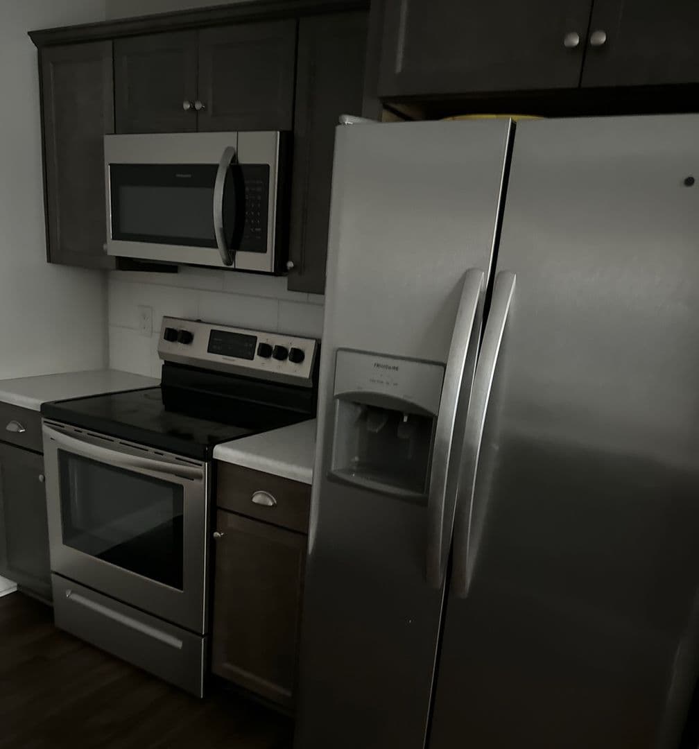 Clinton Apartment: 103 East Main St.
