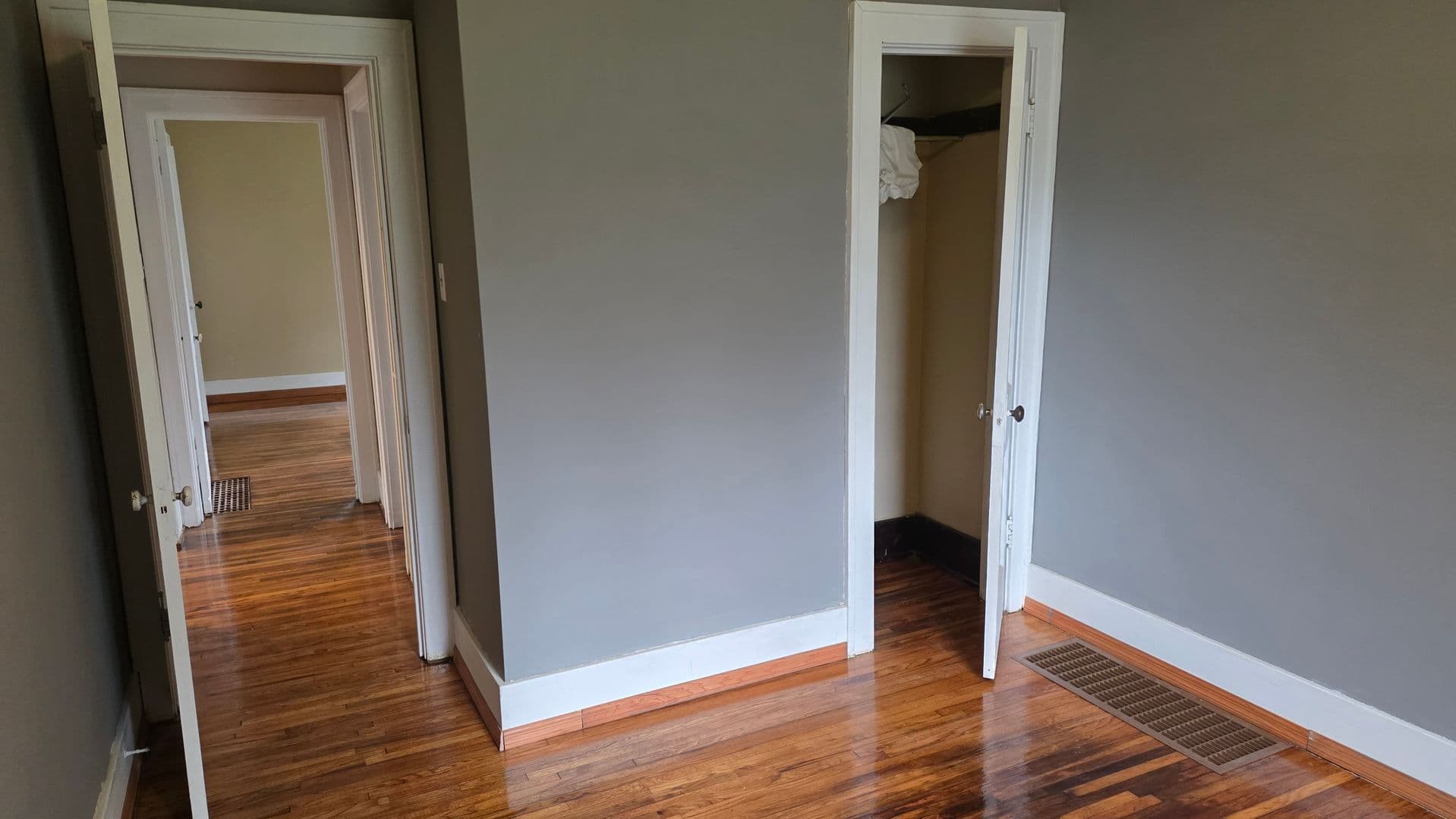 Austin House: 1301 E Oakland ave