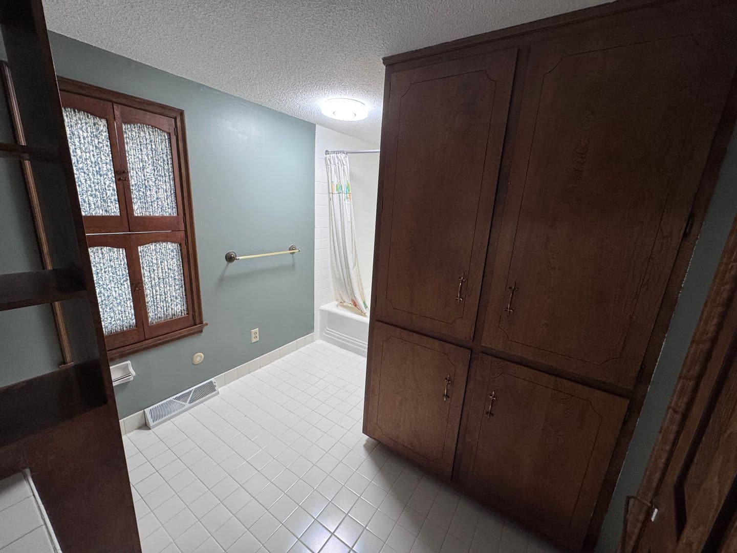 Rochester House: 517 6th Ave SW