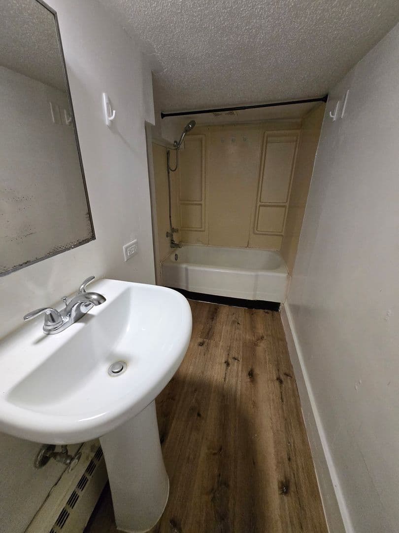 Rochester Apartment: 815 9th Ave SE - Apt #6
